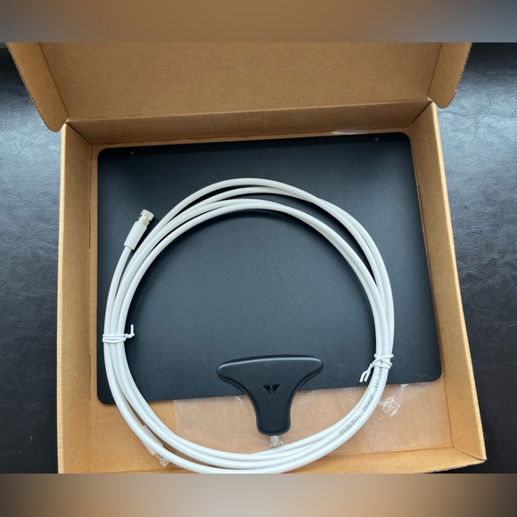 Mohu leaf 30 FFP indoor hdtv antenna MH-110598 Open box like new - Picture 1 of 6